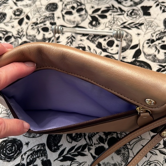 Coach Clutch/Wristlet Tan-Gold Shimmer - Picture 10 of 12